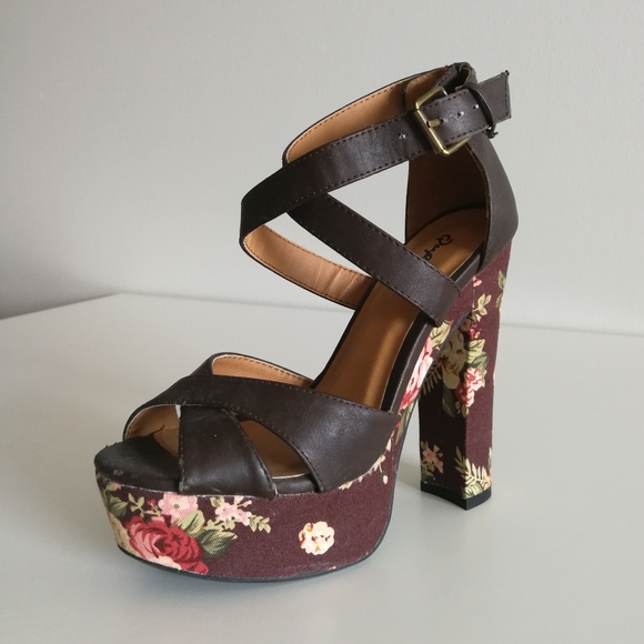 ❤️[3/$35] Qupid Strappy Floral Platform Block Heel - Picture 3 of 9